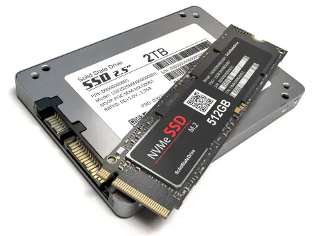 Recovering data from a 2.5-inch SATA and M.2 NVMe SSD.